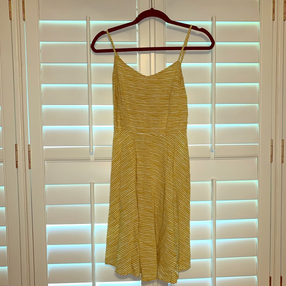 Old Navy SZ M Yellow and white sundress